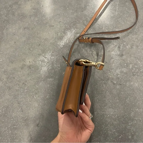 Michael Kors Jet Set logo-print crossbody bag - Picture 9 of 9